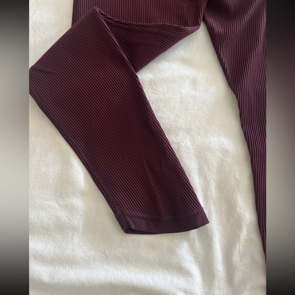 Athleta - ELATION ULTRA HIGH RISE RIBBED 7/8 LEGGING - Picture 2 of 6